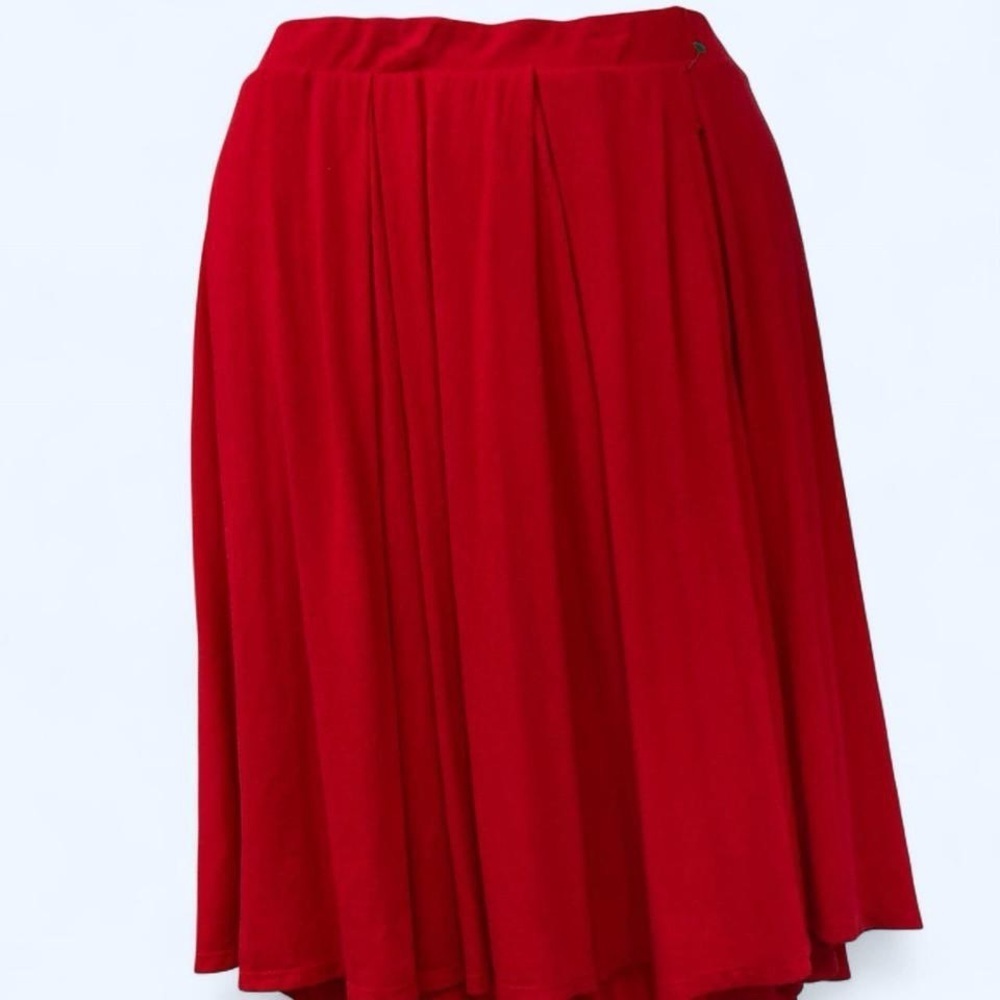 Red midi skirt with elastic waistband #midi #redskirt LulaRoe XL
